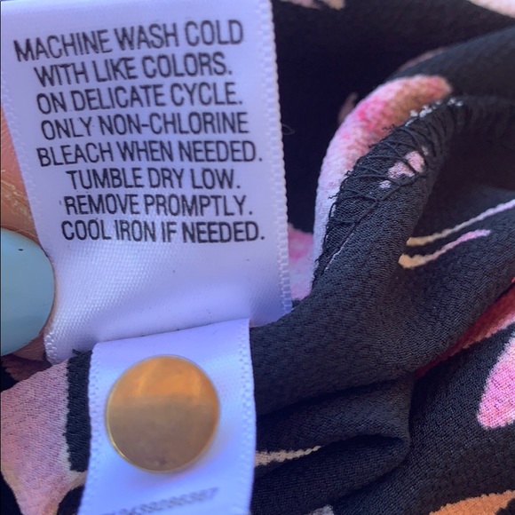 Croft & Barrow Black Floral Cuffed Sleeves Flowing Top NWOT - Picture 13 of 13